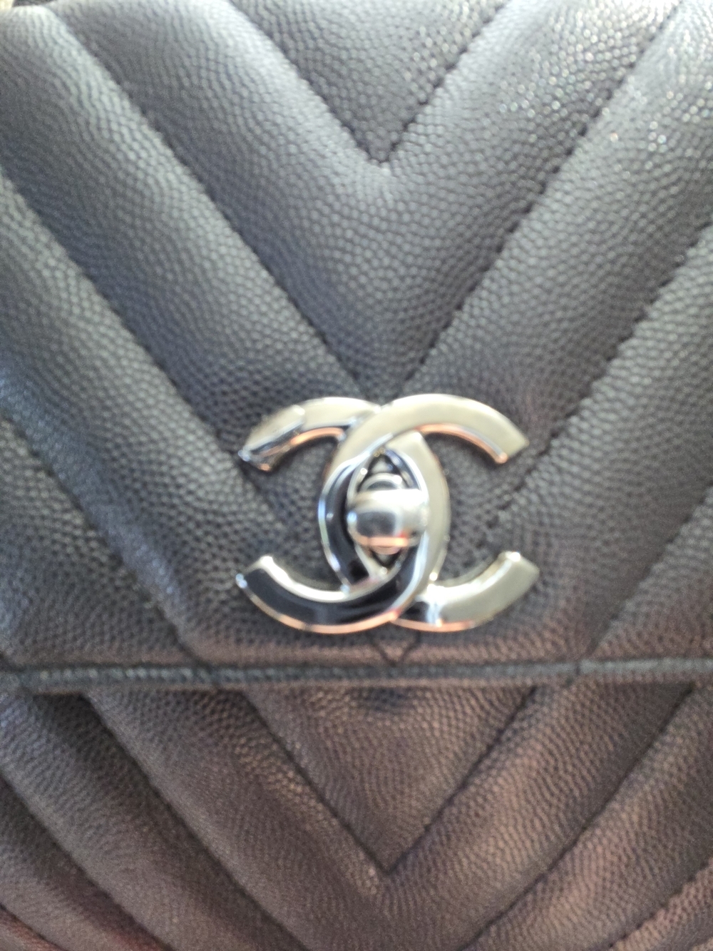 CHANEL Coco Handle Chevron Caviar Bag – Grayish Black - Picture 5 of 17